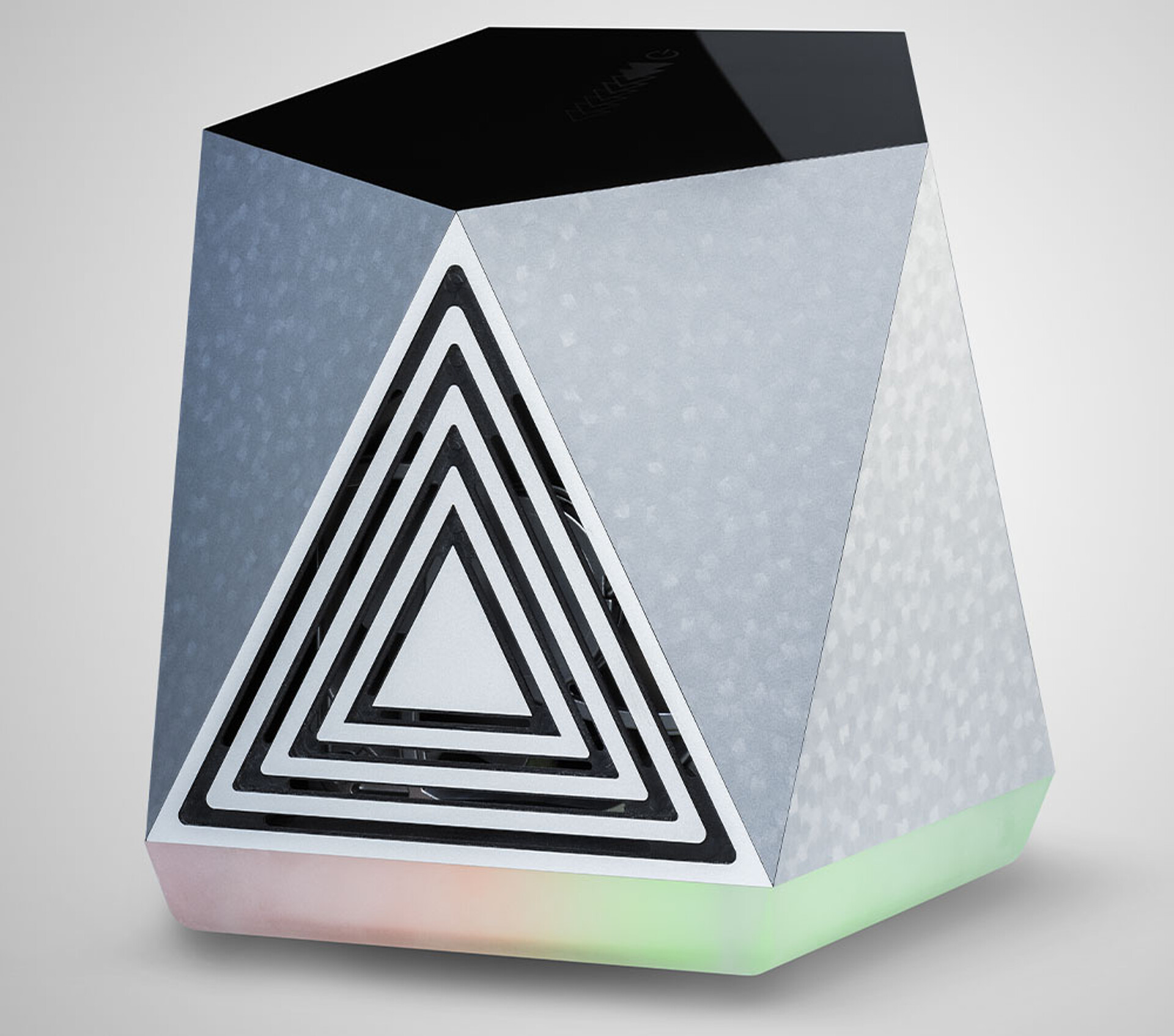 Pyramidenförmiger Rechner mit modernem Oberflächendesign