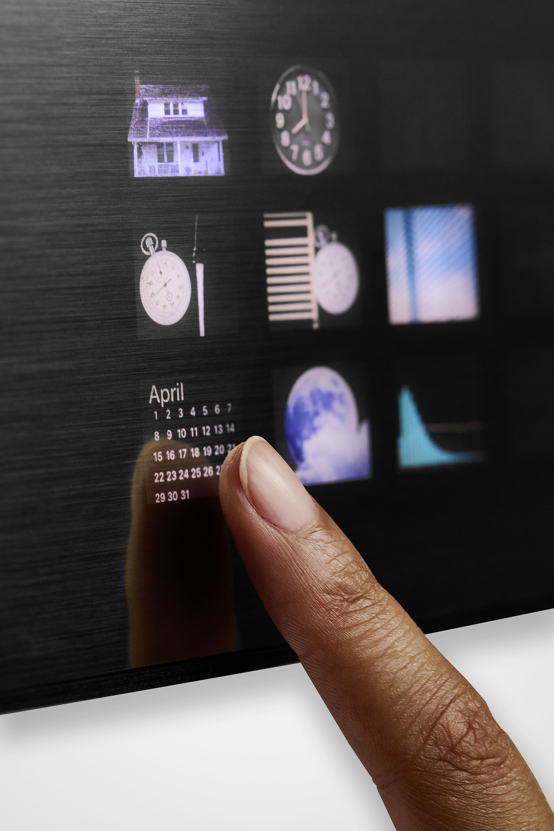 Detailaufnahme eines Colorful Picture Displays mit direkt in Touchsensoren integrierten farbenfrohen Bildern