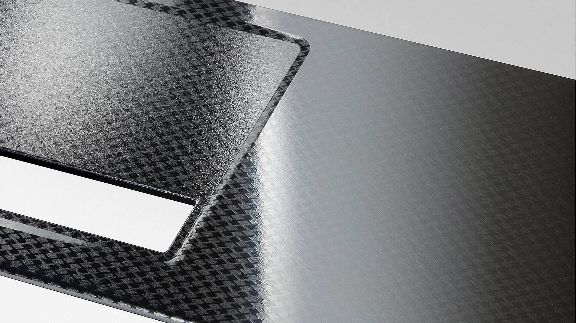 Notebookrahmen in schwarz-glänzender Pepitaoptik